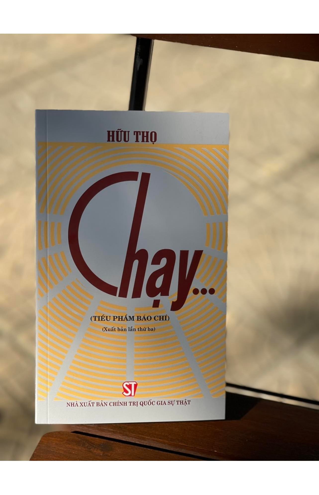 CHẠY... – Tiểu phẩm báo chí – NXB CTQG Sự Thật