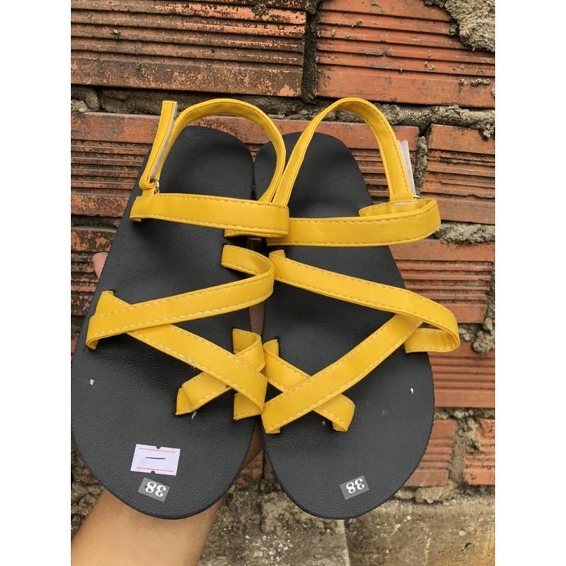 Sandal nữ sandal đồng nai ( đế đen quai vàng )size từ 35 nữ đến 40 nữ size khác ib chọn thêm