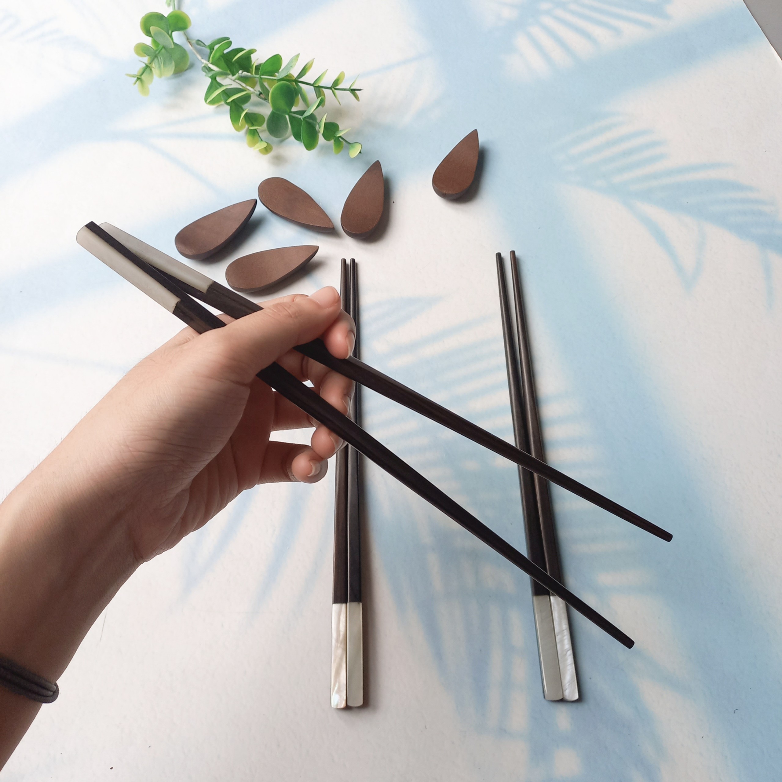Đũa Gỗ Mun Khảm Trai Trắng 25cm An Toàn Sức Khỏe Bền Đẹp, Đũa Gỗ Nhẹ Tiện Lợi