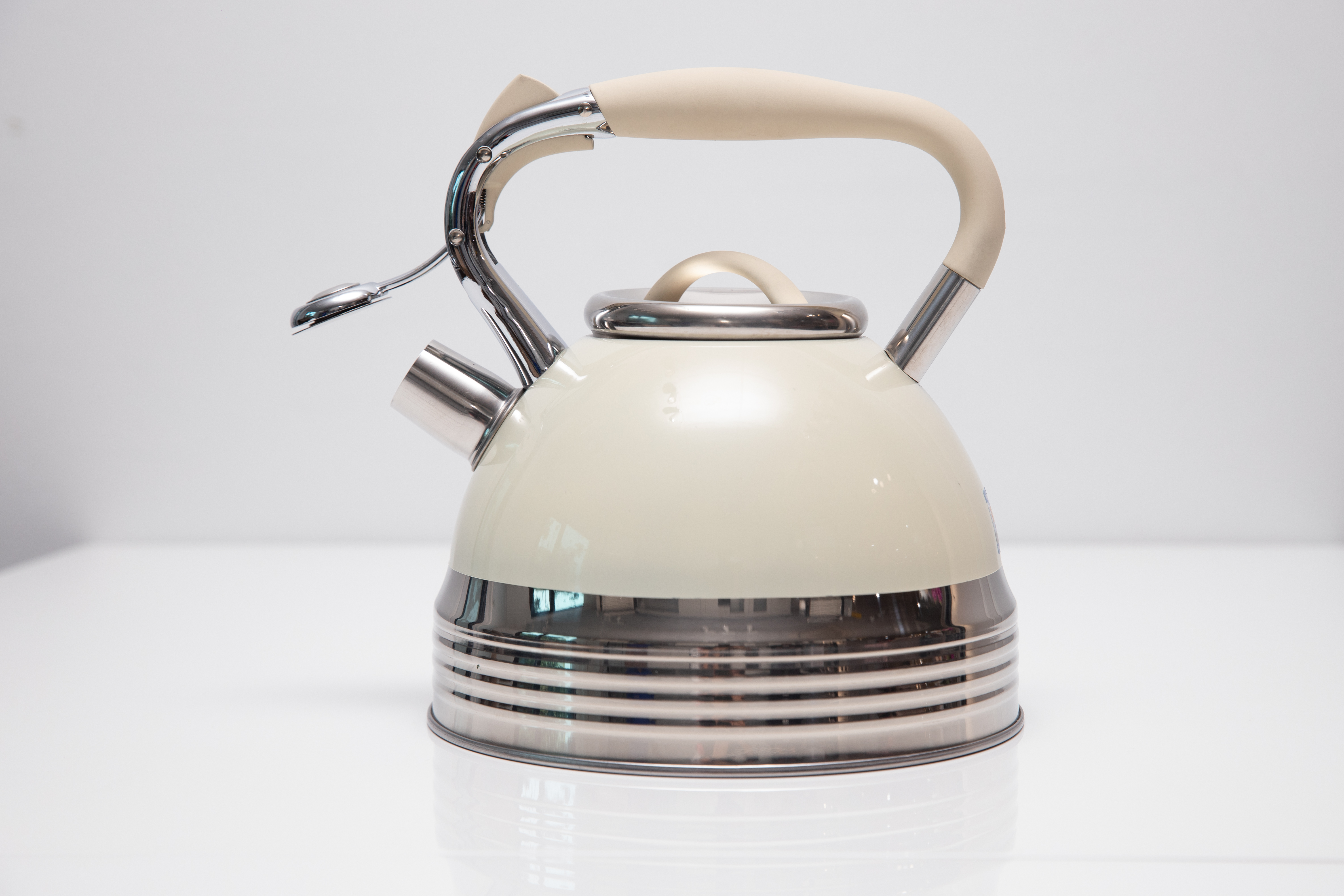 Ấm đun nước bếp từ Kanzo KZ-G68 còi báo 3.0 L - Inox 304 - Phù hợp cho mọi loại bếp - Chất lượng Đức