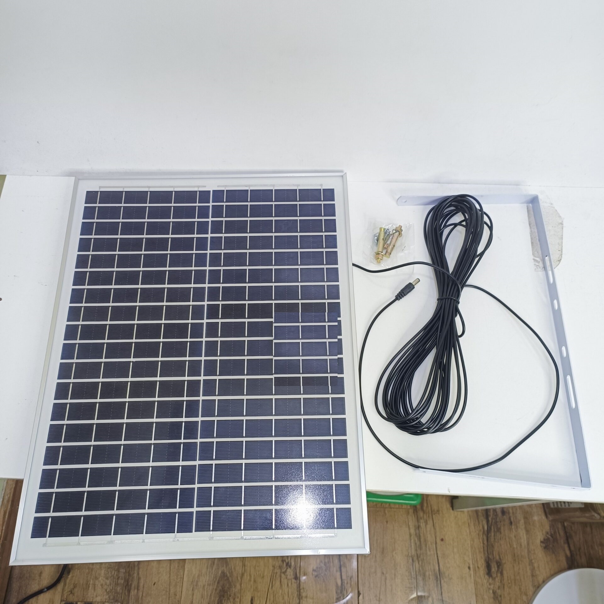 Quạt Tích Điện Sạc Năng Lượng Mặt Trời Honjianda HJD-8216NL - Hàng Chính Hãng