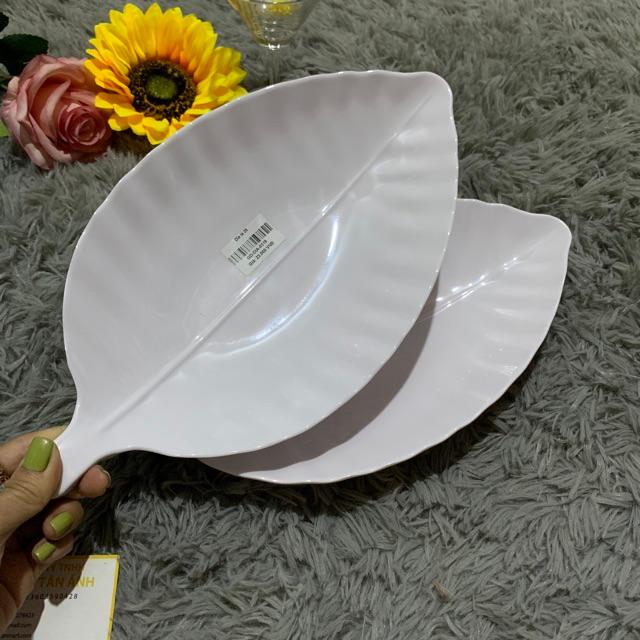 Dĩa nhựa chiếc lá trắng 28