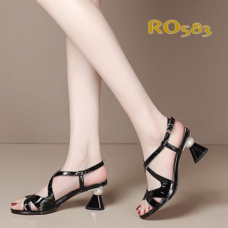 Giày sandal nữ cao gót đế cao 5 phân hàng hiệu rosata màu đen hở mũi ro583
