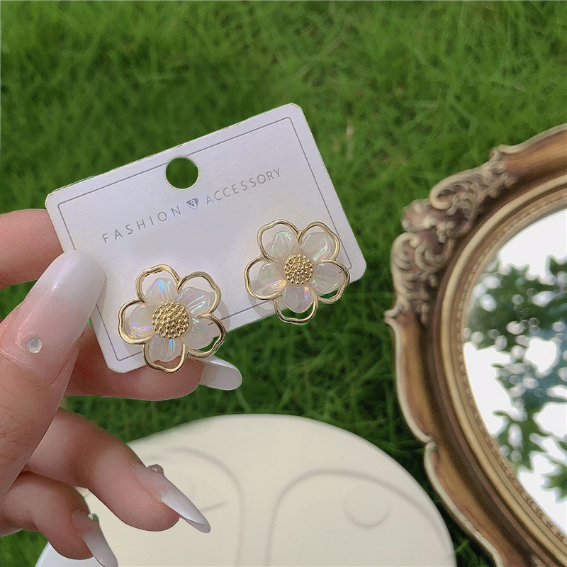 Khuyên tai/ Bông tai bạc S925 thiết kế hình hoa mai hoạ tiết nổi đơn giản nữ tính Blossom A0090