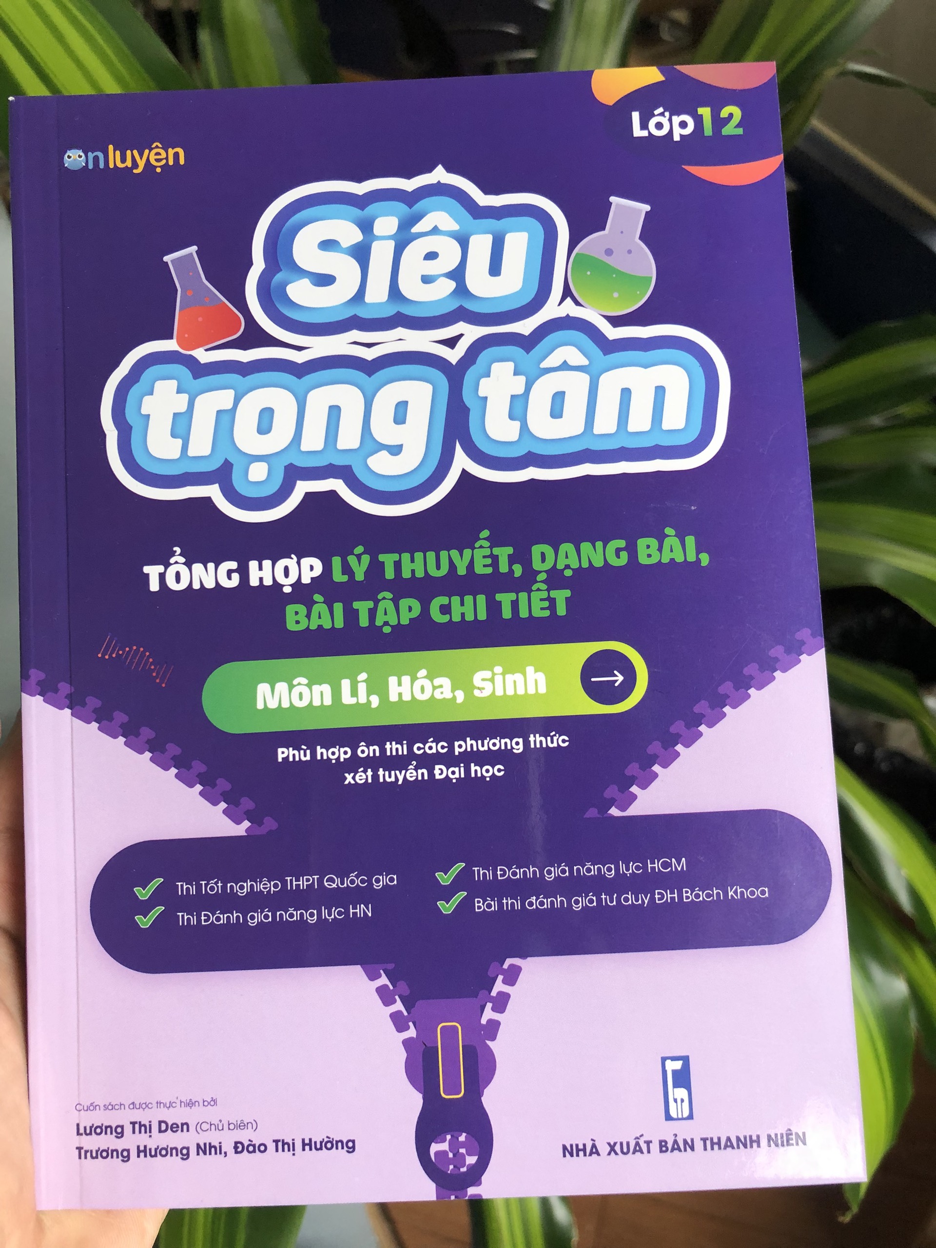 Sách SIÊU TRỌNG TÂM LỚP 12 môn Lí, Hóa, Sinh - Nhà sách Ôn luyện