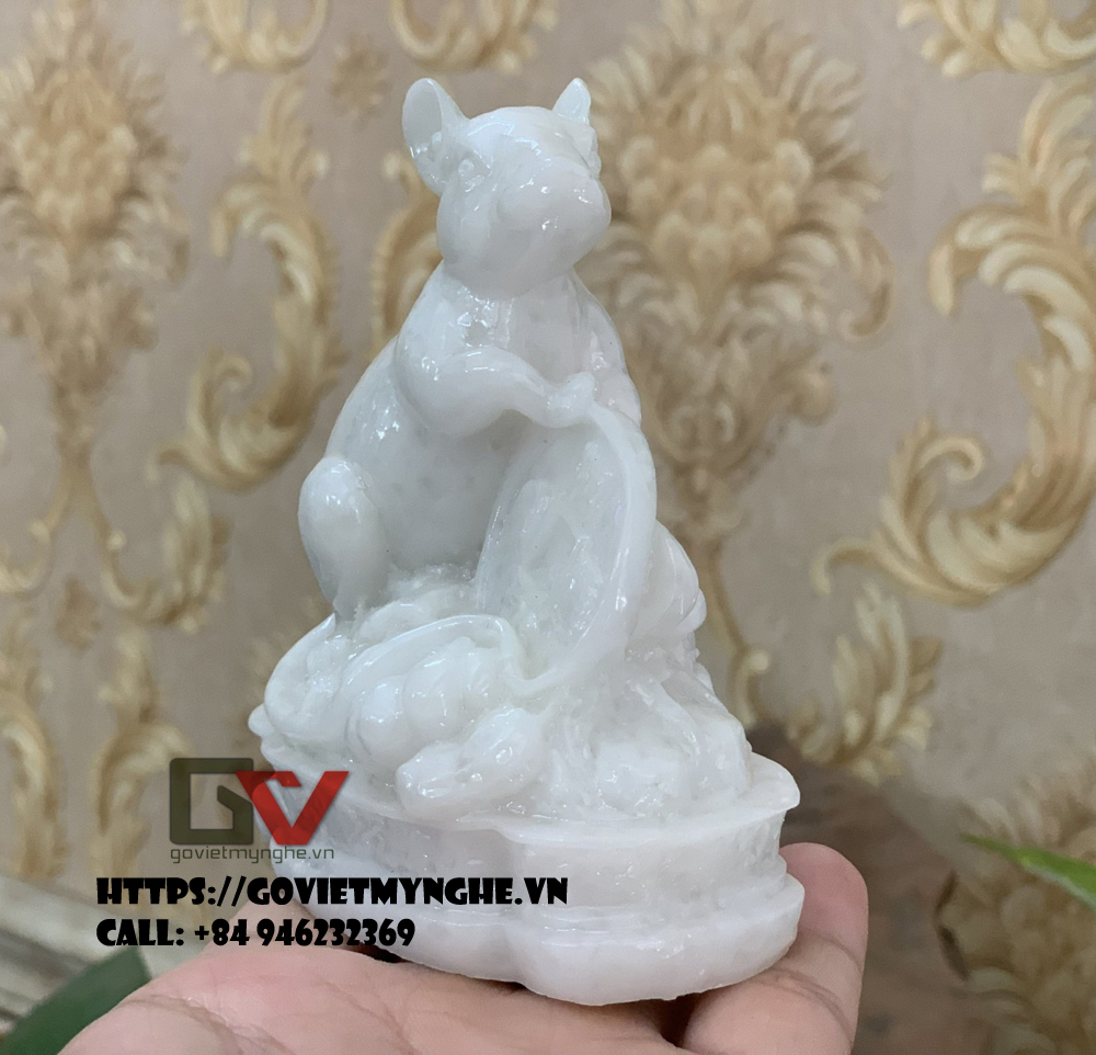 [Chuột phong thủy] Tượng đá trang trí Chuột phong thủy ôm tài lộc - Chiều cao 11cm - Màu trắng đá non nước