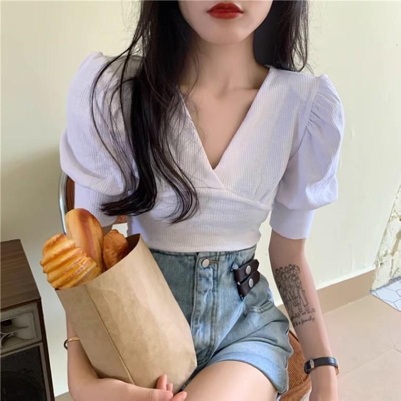 Áo thun tăm cổ V tay bồng