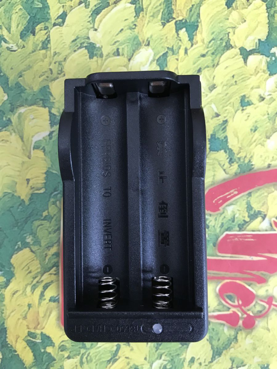 Cóc Sạc Pin 18650 Loại 2 Pin Đa Năng Có Led