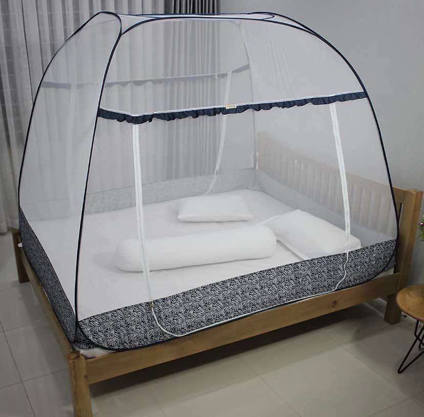 Màn chụp cao cấp Mộc Miên đỉnh rộng - Mẫu Xanh Đen Hoạ Tiết Chiếc Lá - Kích thước 1,8mx2m - 2 cửa