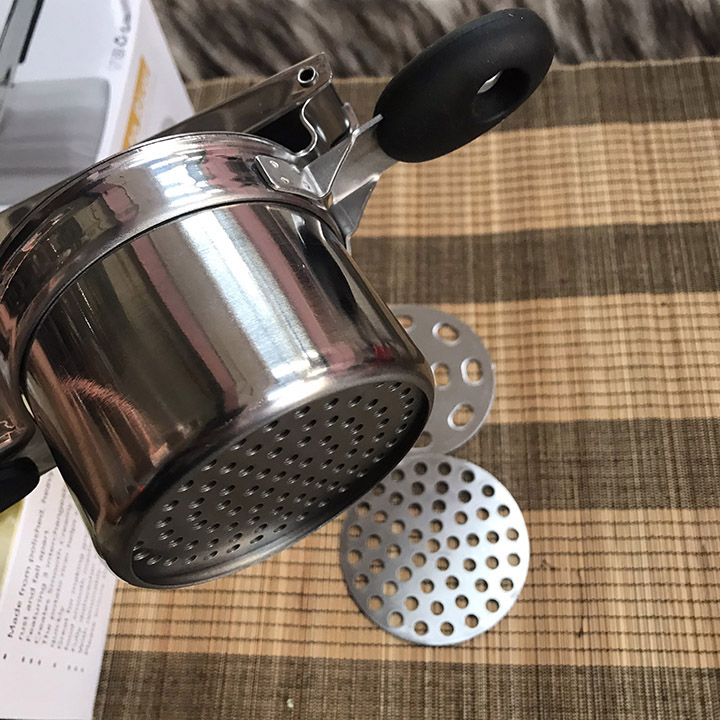 Dụng cụ nghiền khoai tây, ép củ quả, làm bún mì, chả cá... 3 vỉ khuôn (Inox hàng  cao cấp )