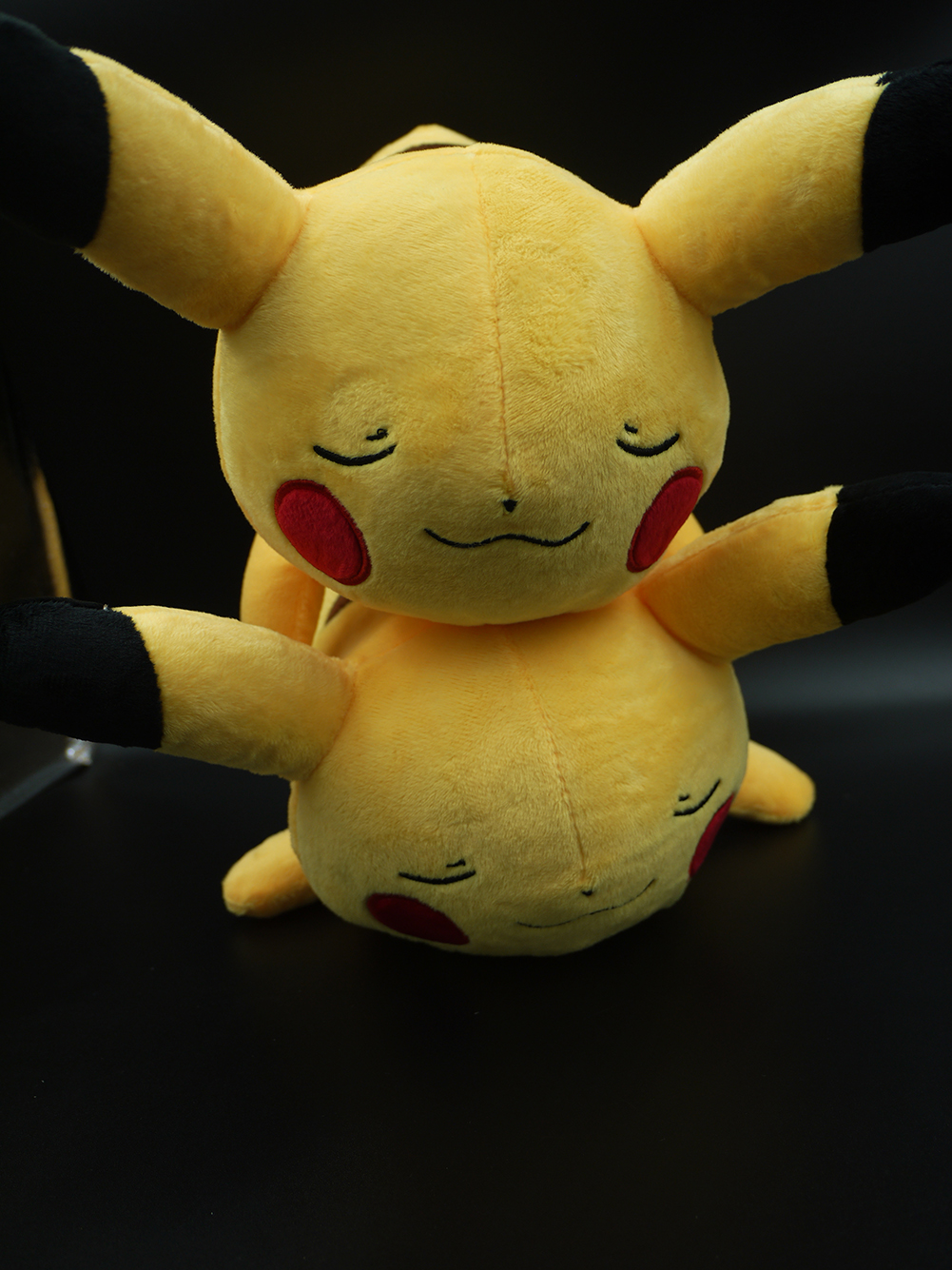 Gấu Bông/ Thú Nhồi Bông Pokemon PIKACHU Nằm 38 cm (Tặng kèm móc khóa da bò thật màu ngẫu nhiên) BA00149