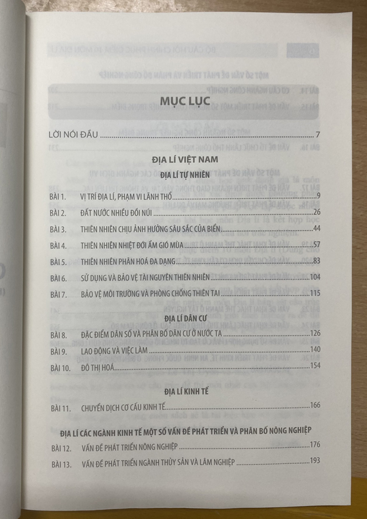 Bộ câu hỏi chinh phục điểm 10 môn Địa lí (Dùng cho kì thi tốt nghiệp THPT, đại học và học sinh giỏi)