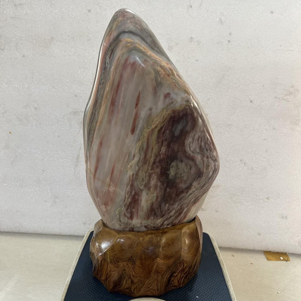 Cây đá, trụ đá màu đỏ đa sắc cao 41 cm nặng 10 kg tự nhiên cho người mệnh Kim và Thổ (cung Tài Vượng)