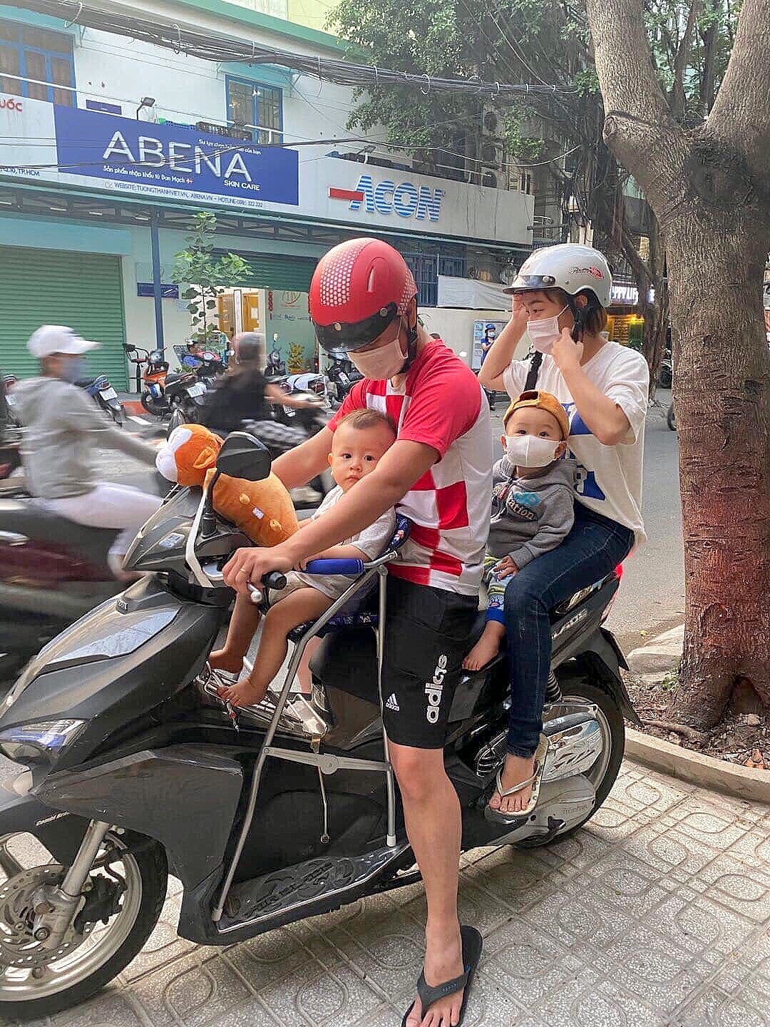 Vòng bảo hiểm ghế đi xe máy số , tay ga cho bé (được chọn màu)