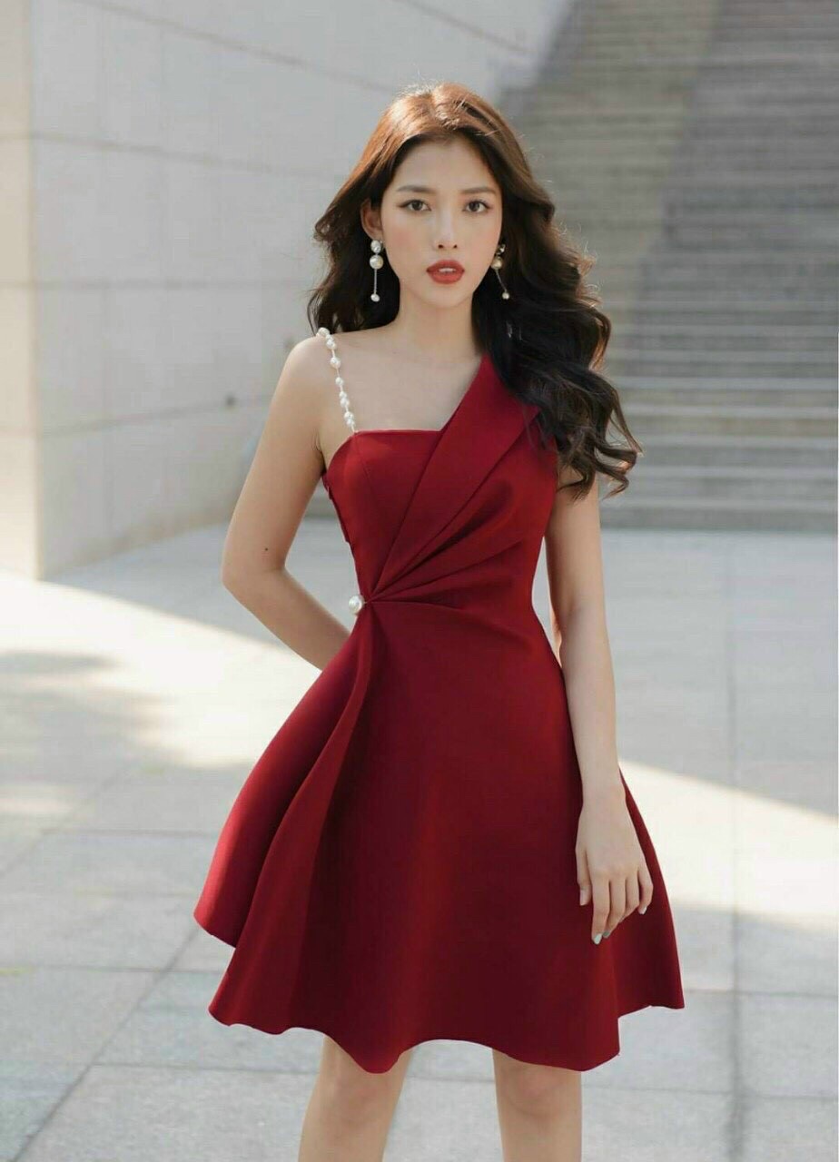 Đầm lệch vai dây cườm phong cách nữ tính