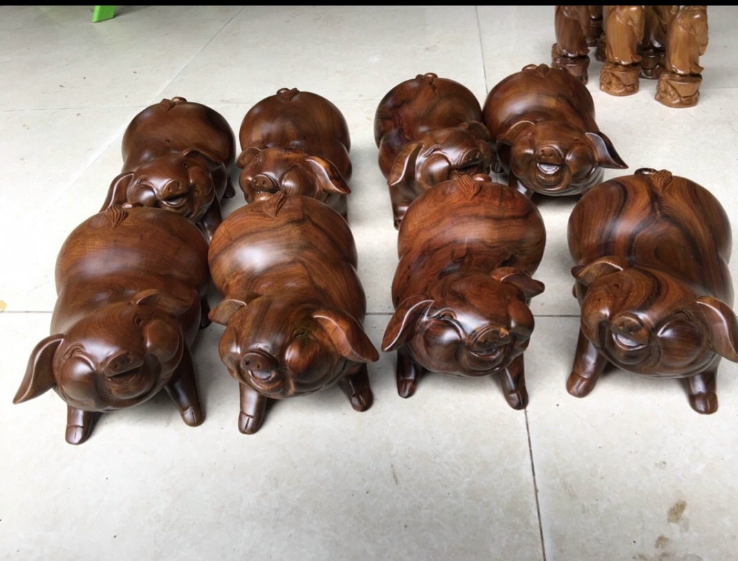 Cặp tượng điêu khắc con heo cầu tài lộc gỗ bách xanh thơm phức kt 20×12×10cm