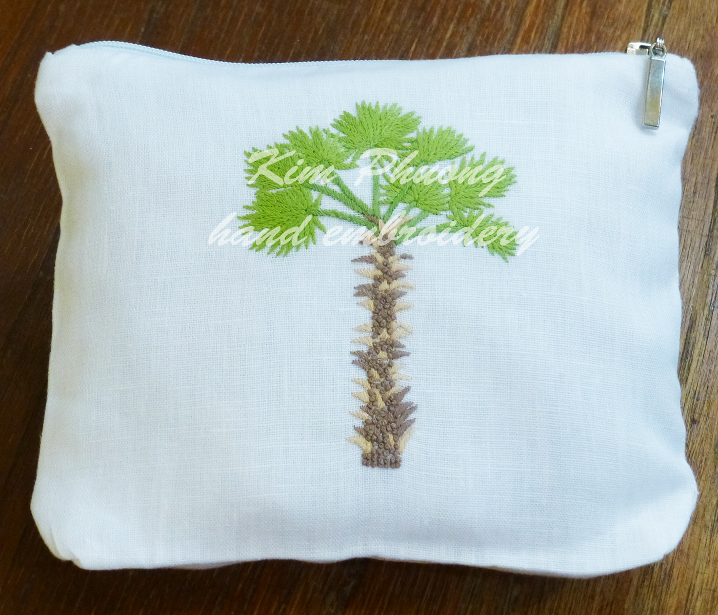 Túi mỹ phẩm thêu tay - Cọ xay gió - Dài 22 x Rộng 15cm x Cao 2.5cm - TRẮNG