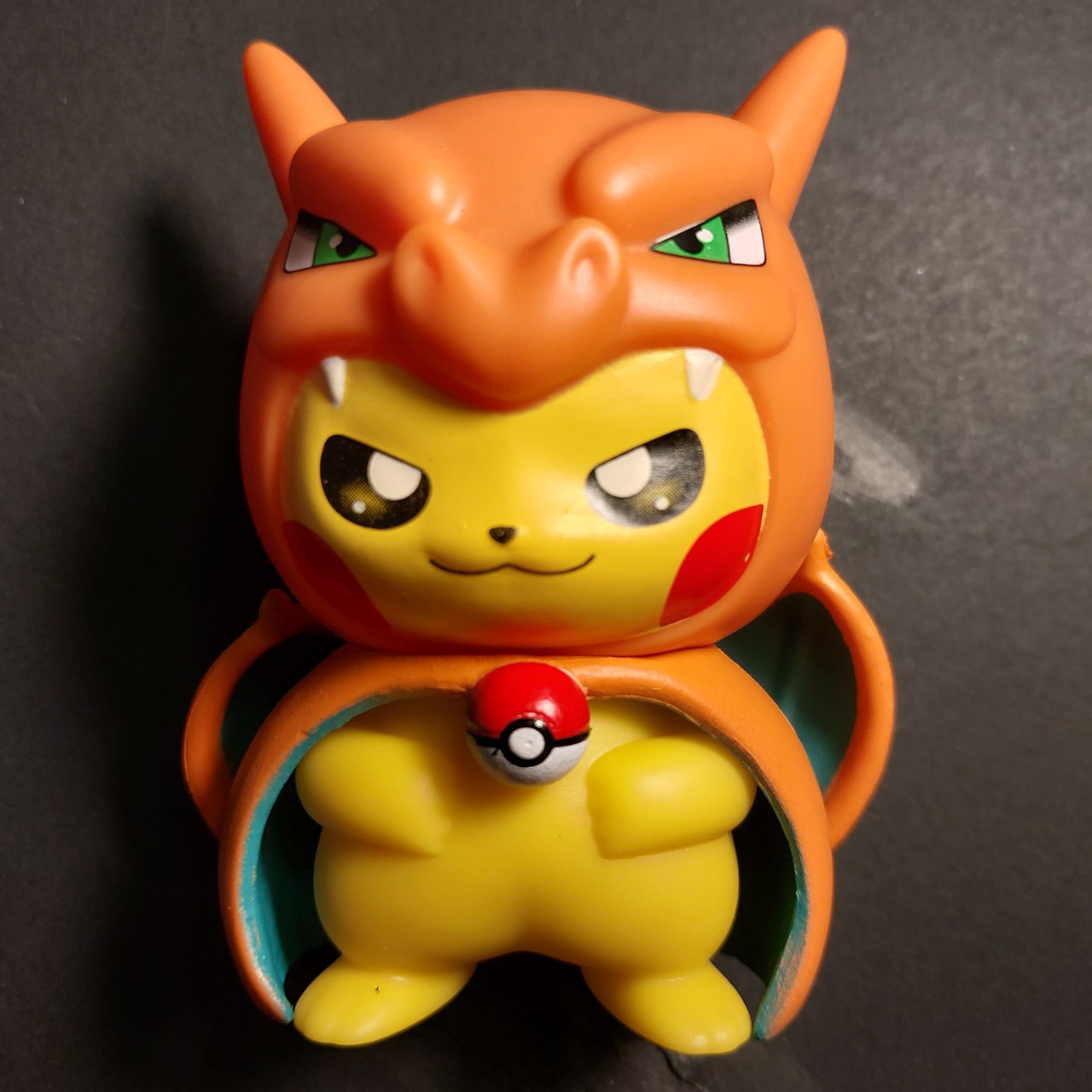 Mô hình Pokemon gapcha Chibi Pikachu khoát áo Charizard rồng lửa 2059 8-2