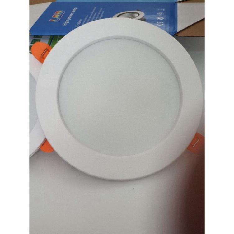 Đèn downight 7W - 9W tụ hợp 3 màu tích điện , đèn trần DT HQ