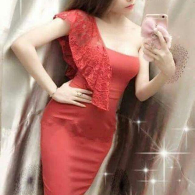 Đầm cúp lệch vai