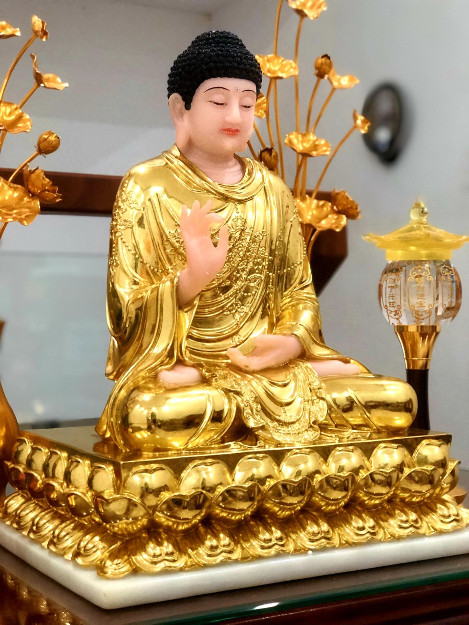 Tượng Phật Bổn Sư Thích Ca Niêm Hoa Vi Tiếu toạ đài kim cang