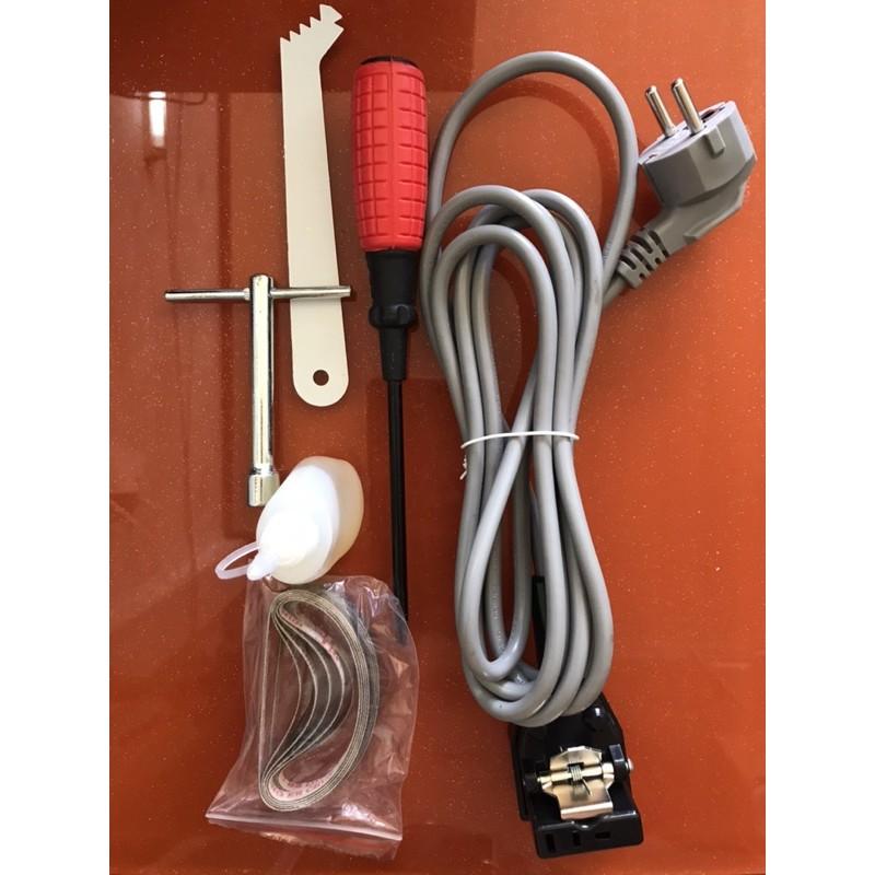 Bộ dụng cụ 6 món mở khoá dao , dây điện , tua vít , bình dầu ,10 sợi dây maig và cây vệ sinh dao