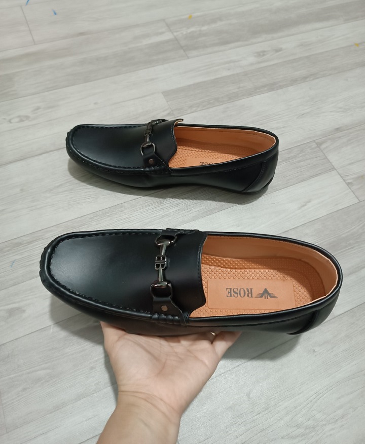 Giày lười nam da mềm màu đen đế cao su được khâu chắc chắn, dễ phối đồ