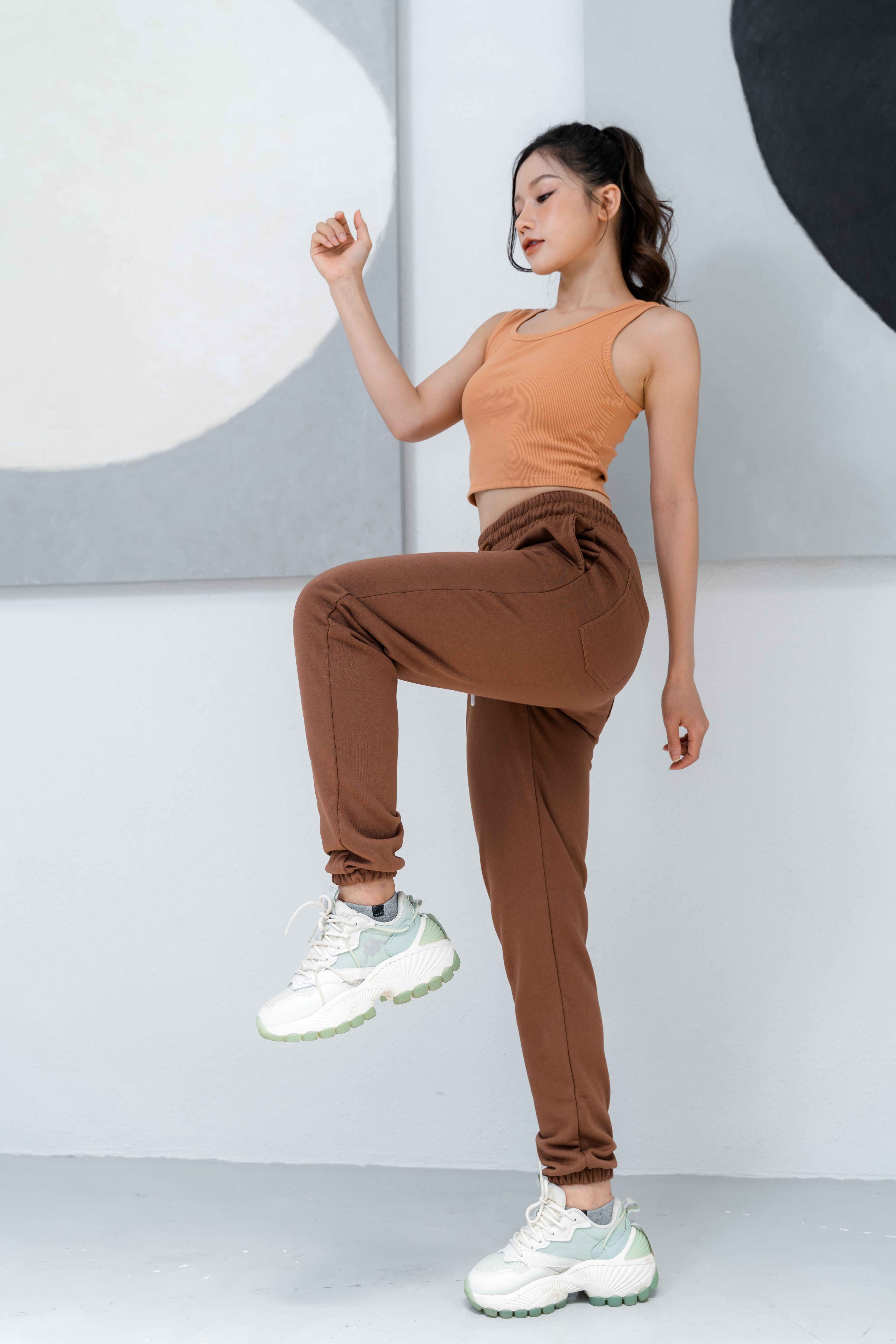 Quần jogger thể thao nữ Sporty - Lưng thun co giãn, hack dáng, phong cách thể thao, cạp chun cotton GINE STORE