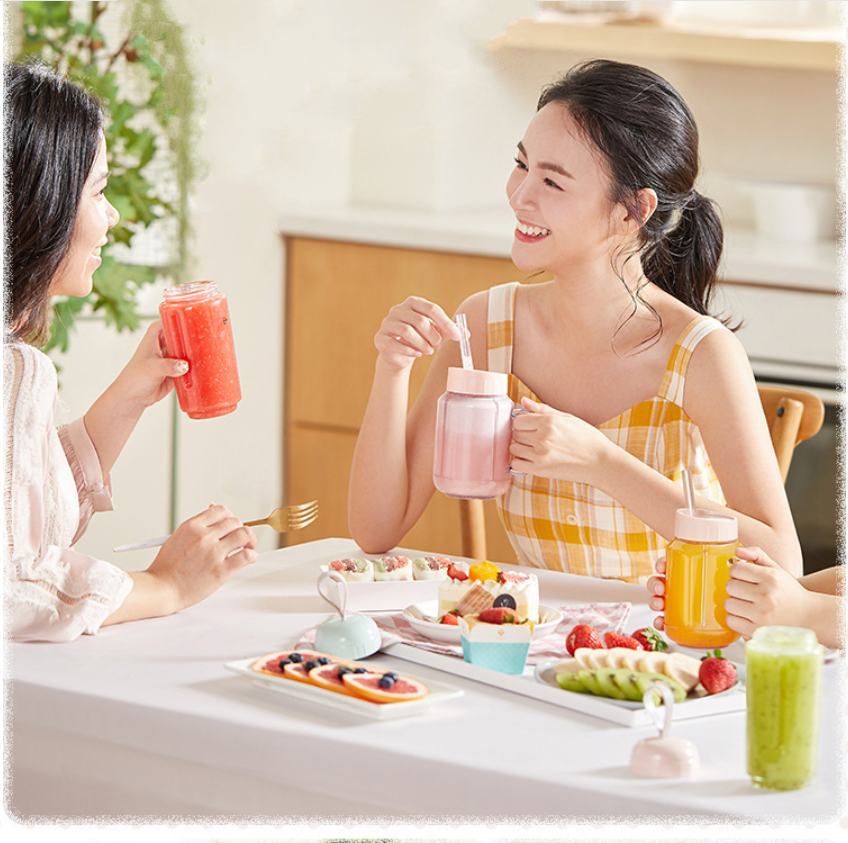 Máy Xay Sinh Tố Mini, Máy Xay Sinh Tố Cầm Tay BEAR LLJ-C04W1 Gồm 2 Cối Sử Dụng Sạc PIN Dung Tích 500ML Công Suất 150 W - Hàng Chính Hãng