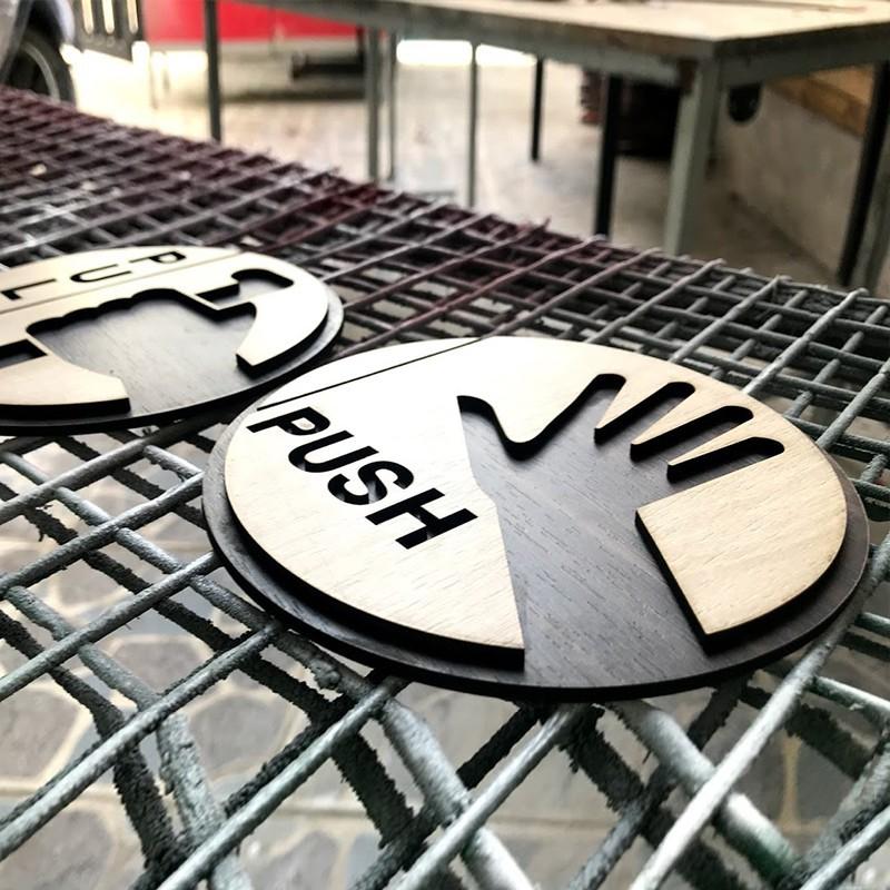 Bảng Pull và Push gắn cửa gỗ 2 lớp | trang trí homestay