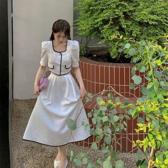 Set áo và chân váy thanh lịch