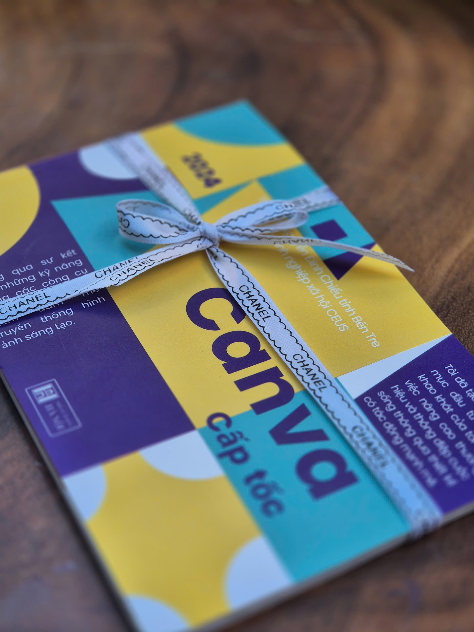 Sách Canva cấp tốc - Bí Quyết Thiết Kế Dễ Dàng Cho Người Mới Bắt Đầu