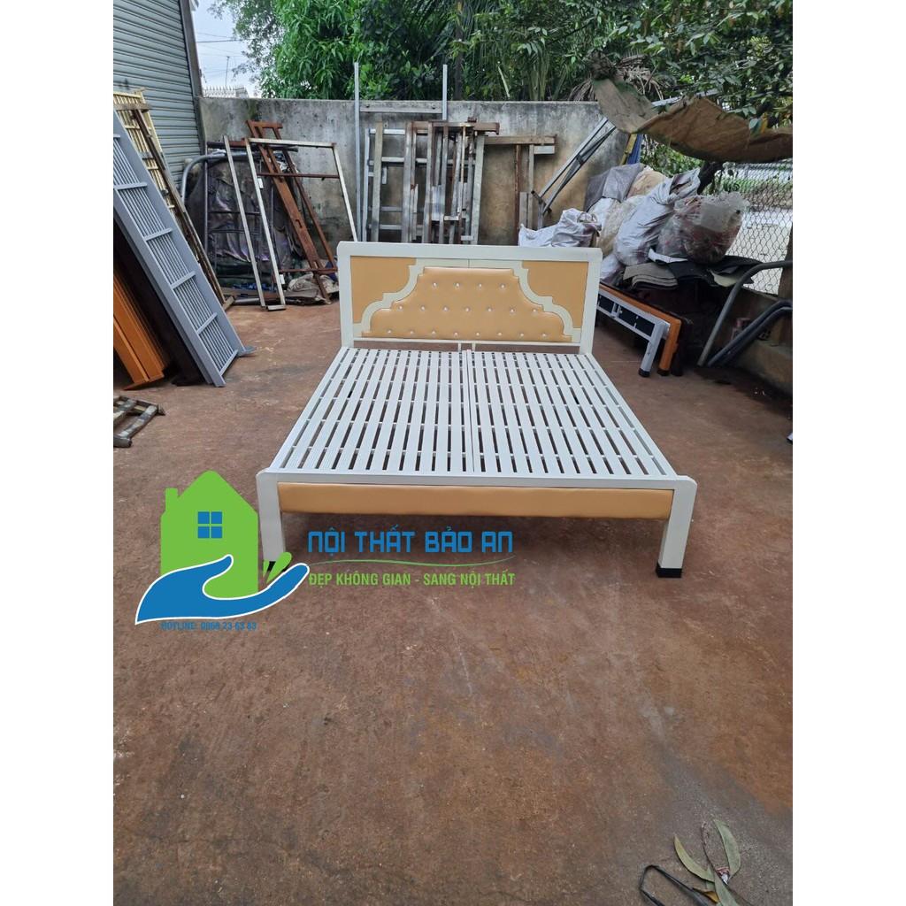 Giường sắt hộp cao cấp mẫu mới nhiều kích thước nhiều màu sắc sơn tĩnh điện