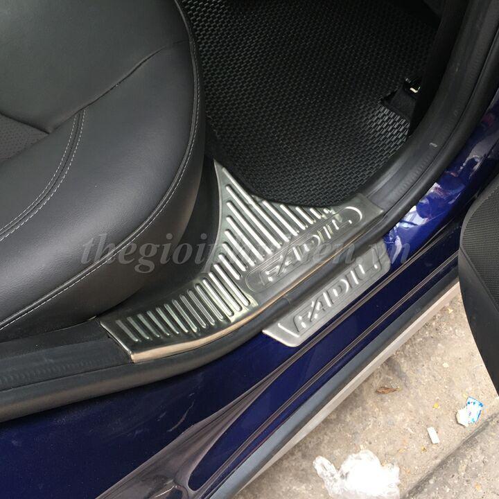 BỘ SẢN PHẨM Nẹp bước chân và ốp chống trầy cốp dành cho Vinfast Fadil - Mẫu Inox