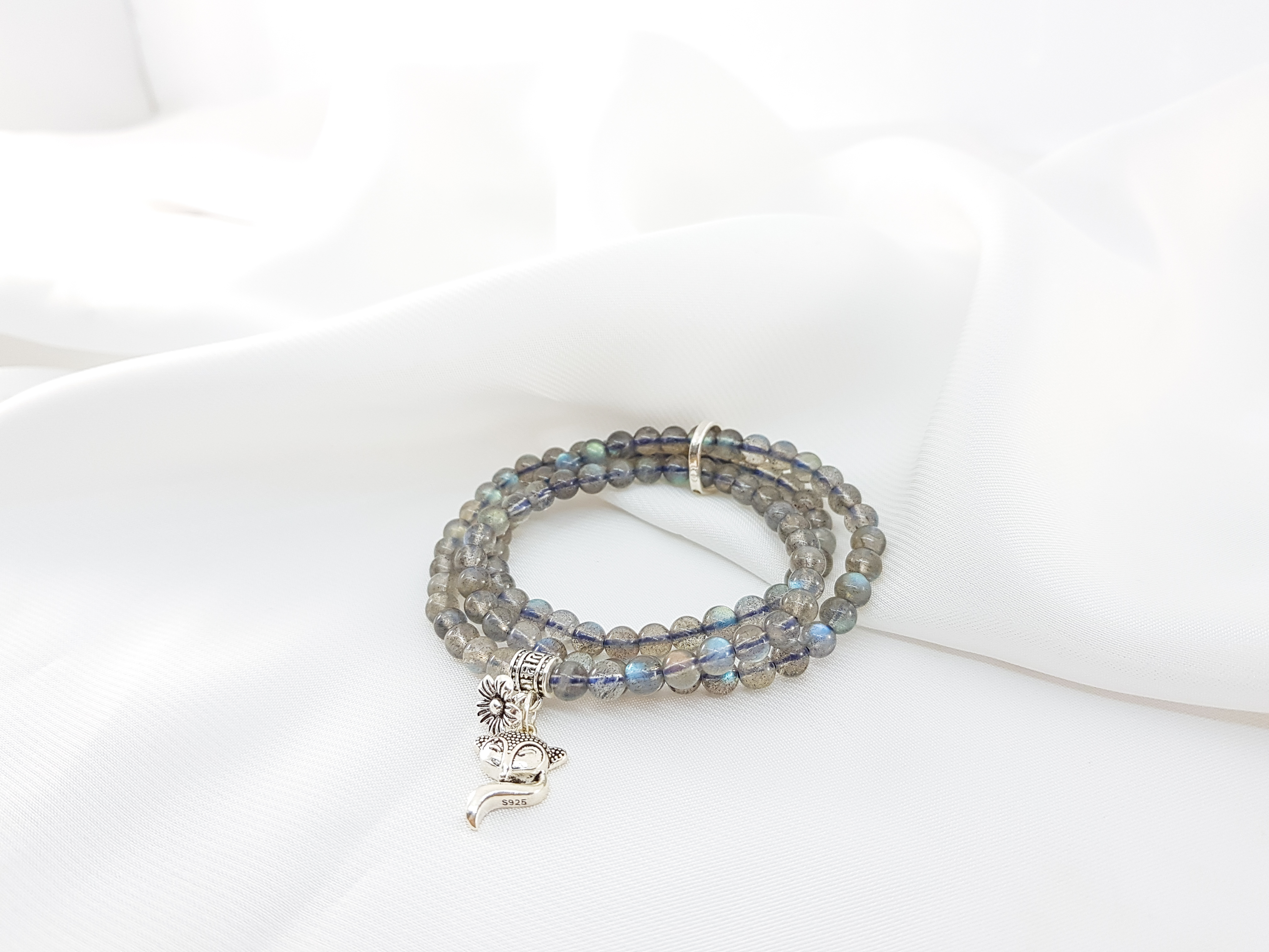 Vòng Tay Mệnh Kim, Thủy Đá Moonstone Mix Charm Hồ Ly