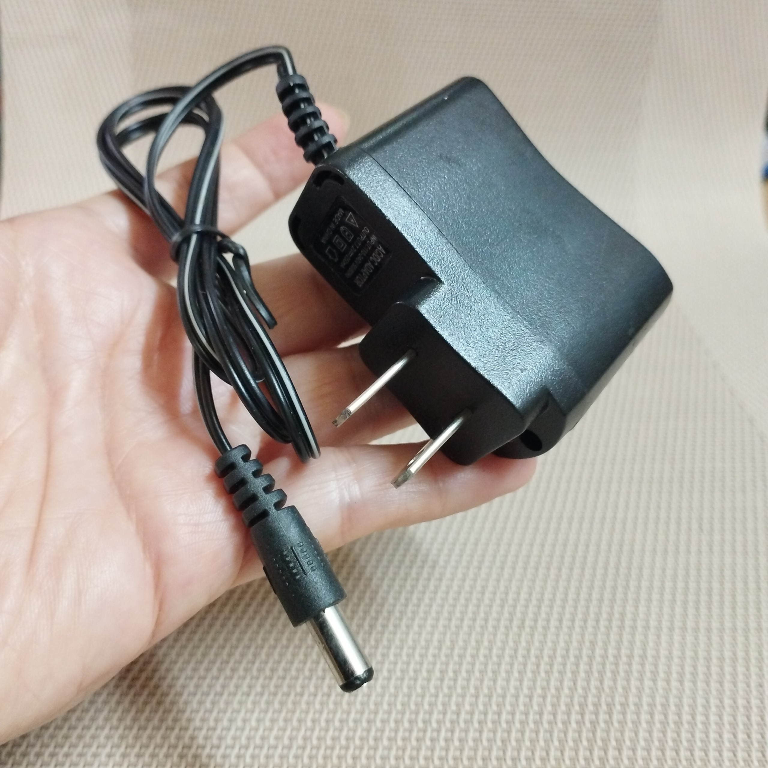 Củ sạc pin 7.2v dung lượng 250mA chân tròn đường kính 5.5mm