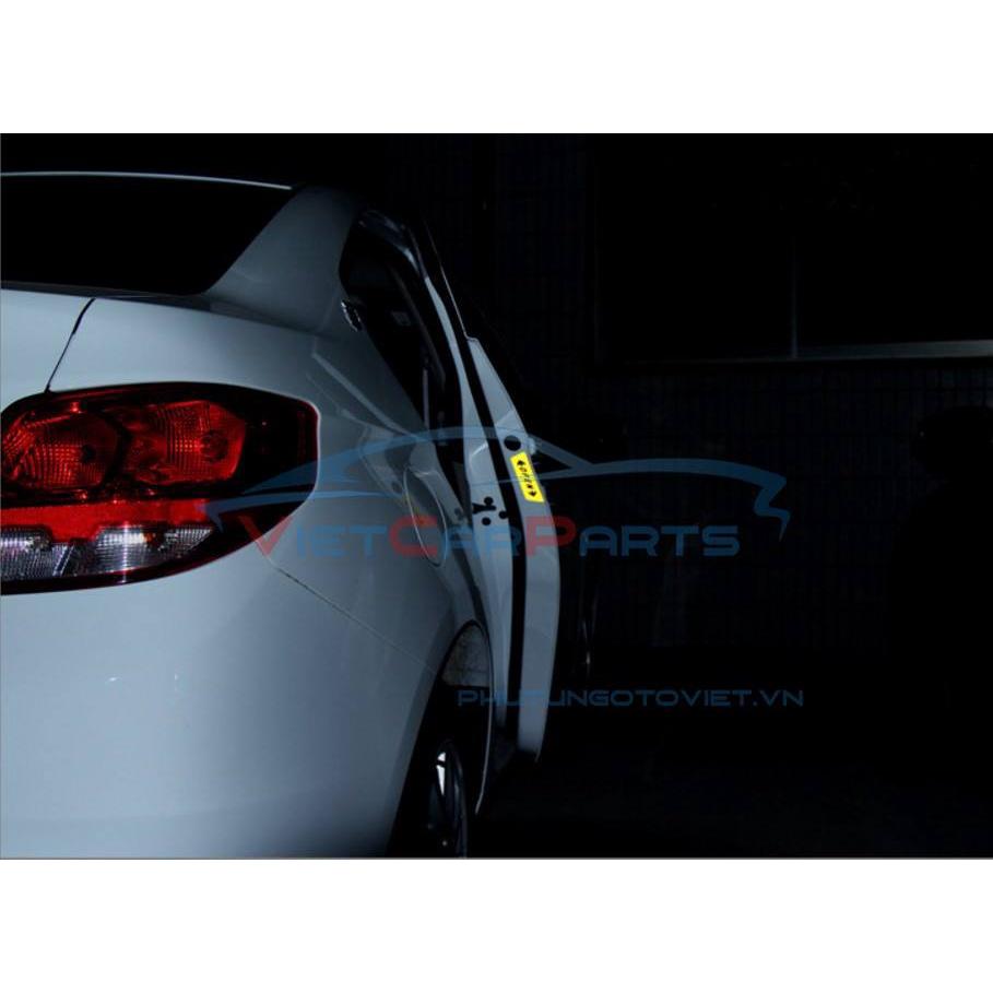 Decal phản quang dán cánh cửa ô tô chống va chạm