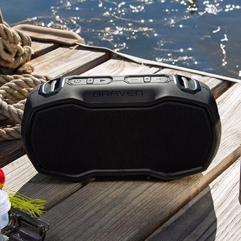 BRAVEN Ready Prime/Elite Outdoor Waterproof Speaker chơi nhạc liên tục trong vòng 17 giờ. Hàng Chính Hãng