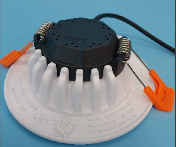 Đèn Led âm trần 5w ánh sáng vàng trung tính