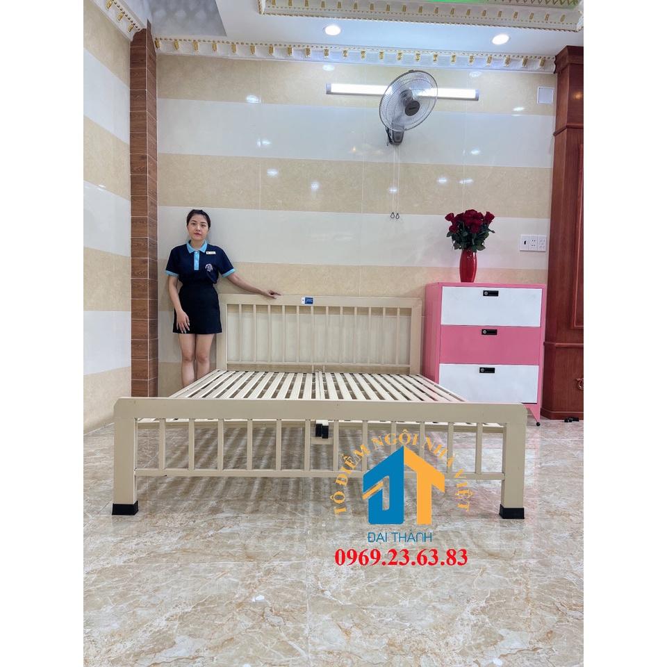 Giường sắt mỹ nghệ ĐẠI THÀNH 1m4x2m màu trắng