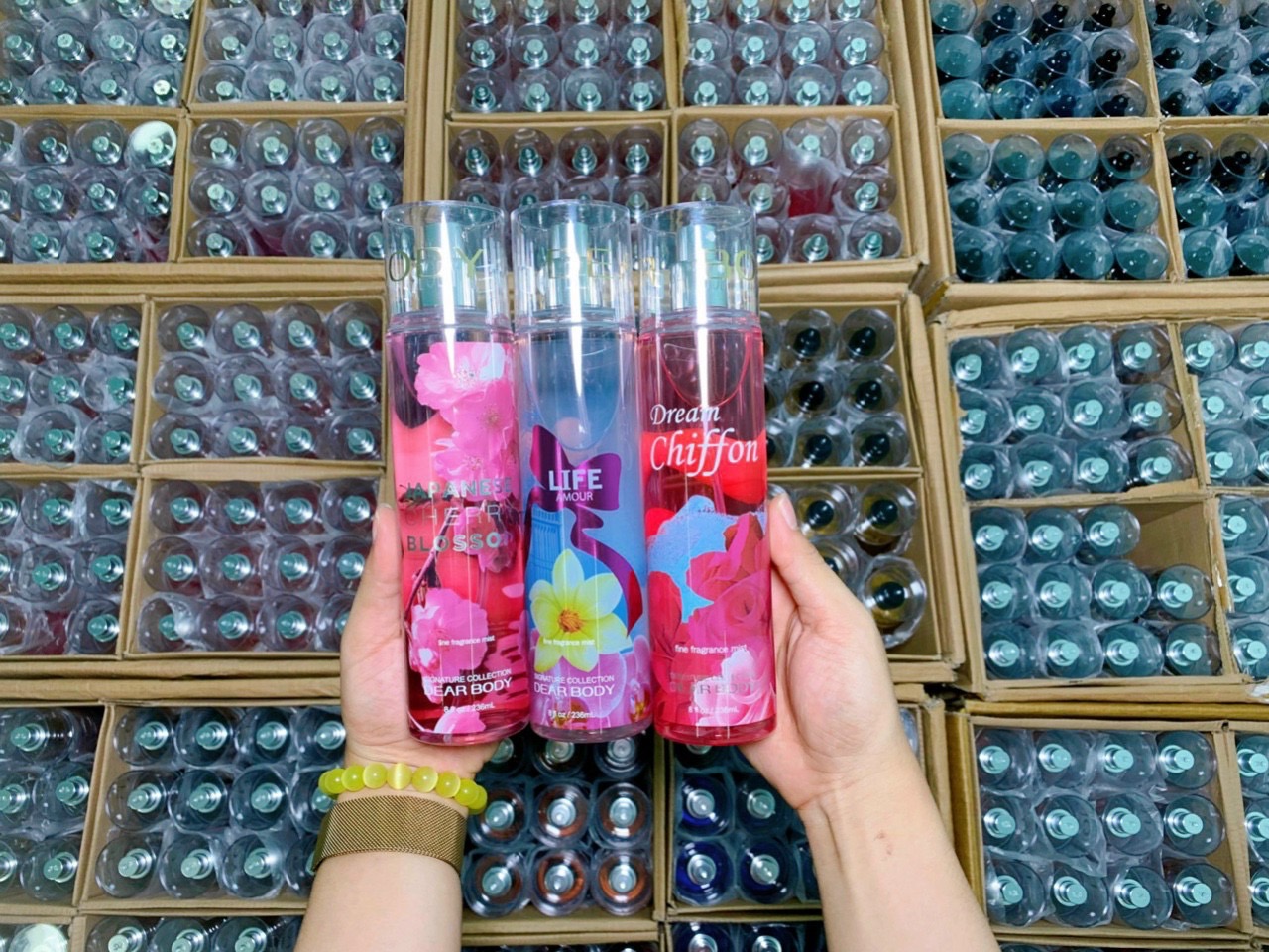 BODY MIST DEAR BODY 236ml - XỊT THƠM TOÀN THÂN - GIẢI PHÁP TẠO MÙI THƠM CƠ THỂ - LƯU HƯƠNG 5-8h - ĐA DẠNG MÙI HƯƠNG - QUYẾN RŨ