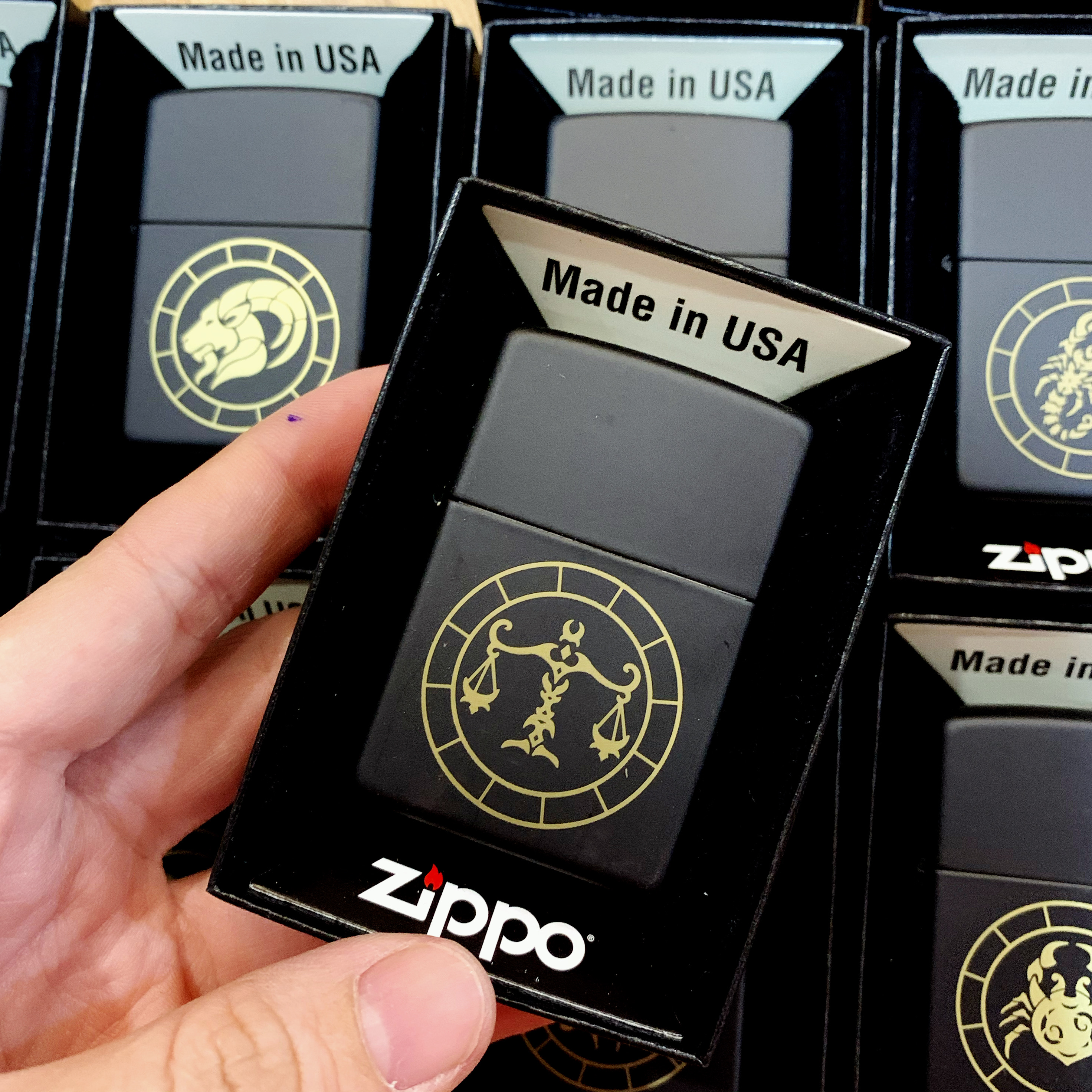 Bật Lửa Zippo 218 Zodiac Libra Ring