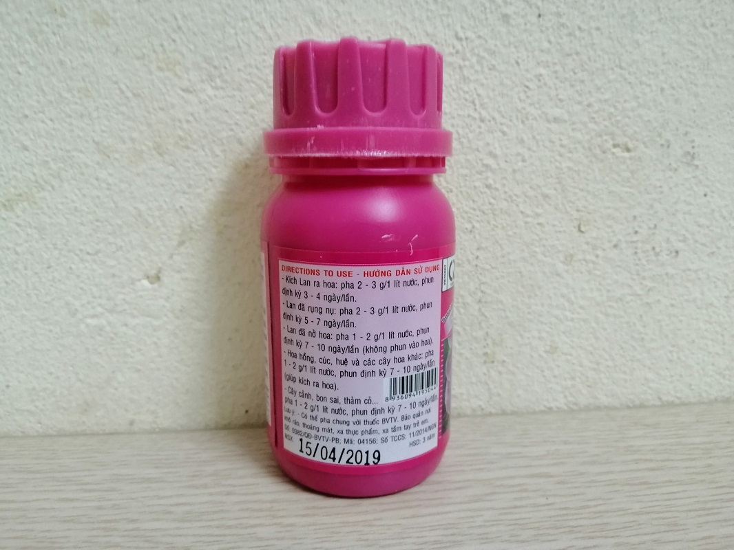 COMBO PHÂN BÓN LÁ RICHITO 20-20-20 HOA LỚN, MÀU SẮC ĐẸP LỌ 90Gr +Phân Bón Lá NPK THẦN KỲ 2, 6-30-30, KÍCH RA HOA CỰC MẠNH Lọ 90Gr