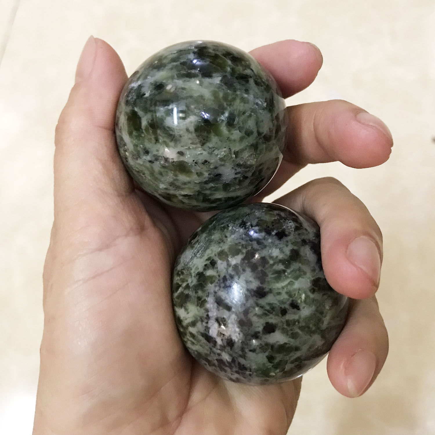Bi lăn tay đá Jade ngọc của Việt Nam