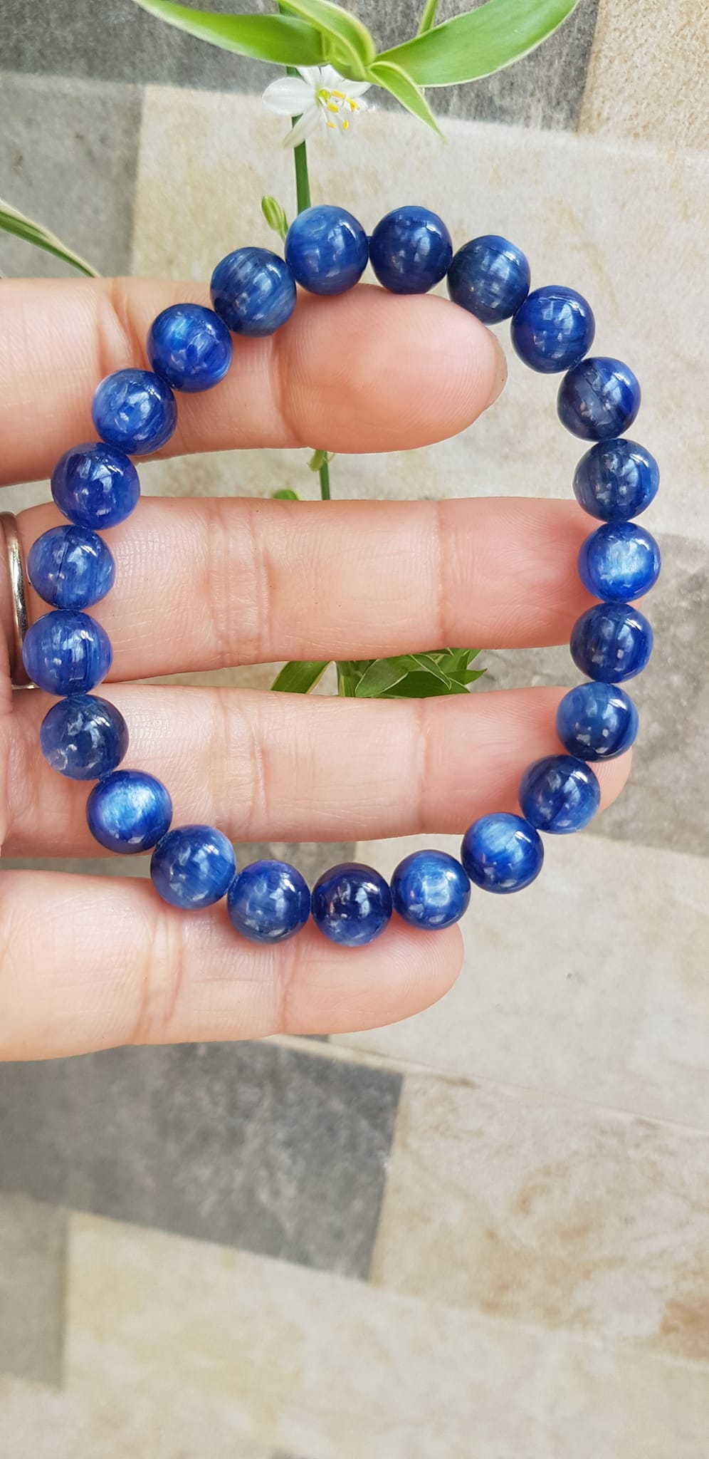 Vòng tay nữ đá  kyanite tự nhiên hay đá Sapphire nước xanh dương Đậm bóng đẹp 8mm đẹp sang tốt sức khỏe , mang lại may mắn, tài lộc nữ mệnh Thủy mệnh Mộc đeo ạ