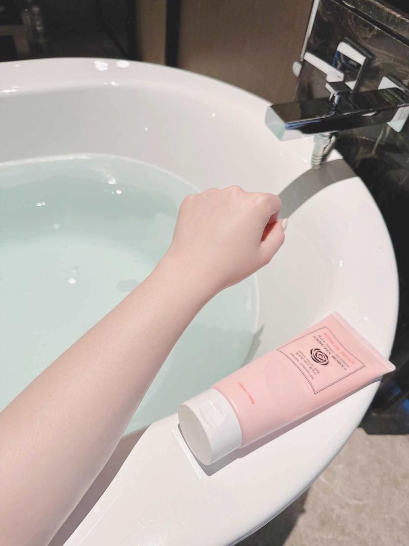 Kem body Rose De Seoul 200g date 2026 Dưỡng Ẩm, Dưỡng Trắng, Không nhờn dính, Không lộ vân