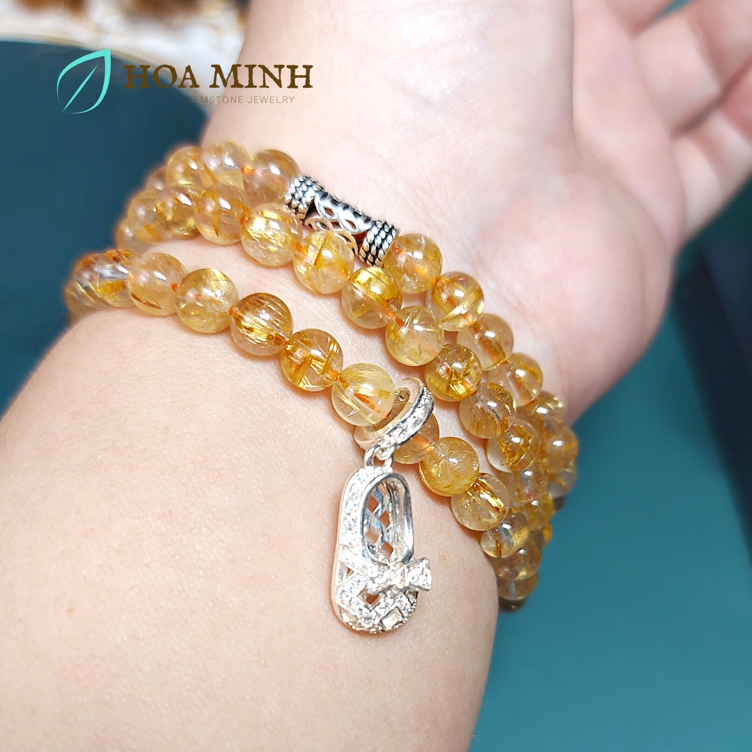 Vòng tay Thạch Anh Tóc Vàng thiên nhiên 6 li VIP quấn 3 vòng phối charm chiếc giày búp bê bạc ta chuẩn, hợp mệnh Kim Thổ