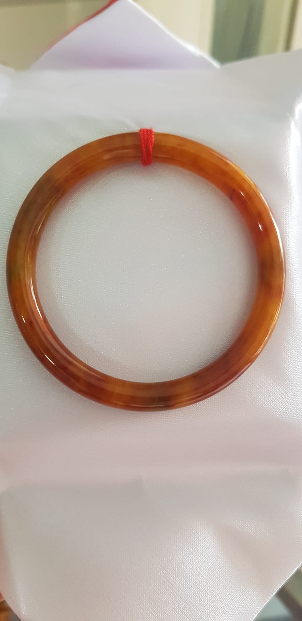 Vòng tay nữ đá Cẩm thạch Vàng đậm Vân vân bóng đẹp lạ Ni 50mm x cọng 6mm Nữ Thổ mệnh Kim 49kg - 53kg đeo Món quà tặng ý nghĩa dành cho các chị em đeo vòng tay Ni 50mm ạ