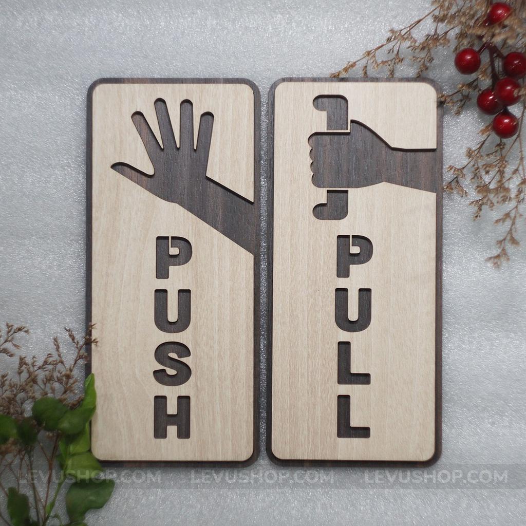 Bảng gỗ vintage Pull Push LEVU TP04 décor cách mở cửa kính ra vào