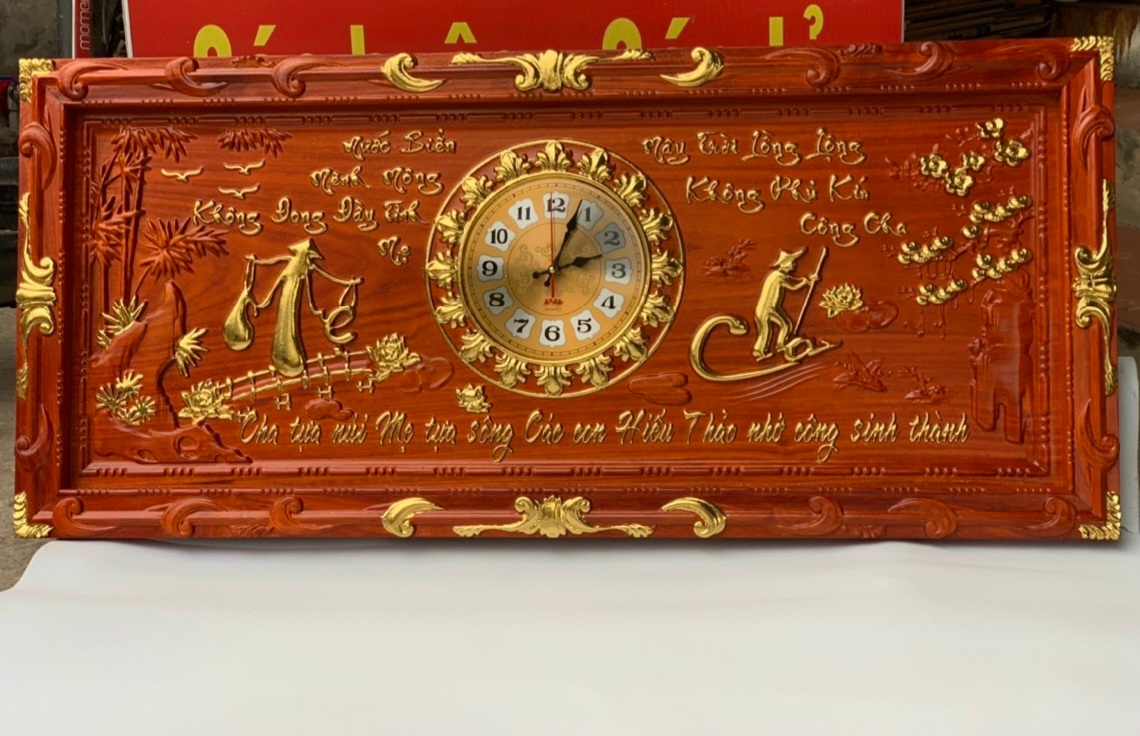 Tranh đồng hồ treo tường trạm khắc chữ cha mẹ bằng gỗ hương đỏ kt 48×108×4cm